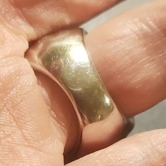 Designer White Gold Large Dome Ring. Size 6 - Picture 5 of 7